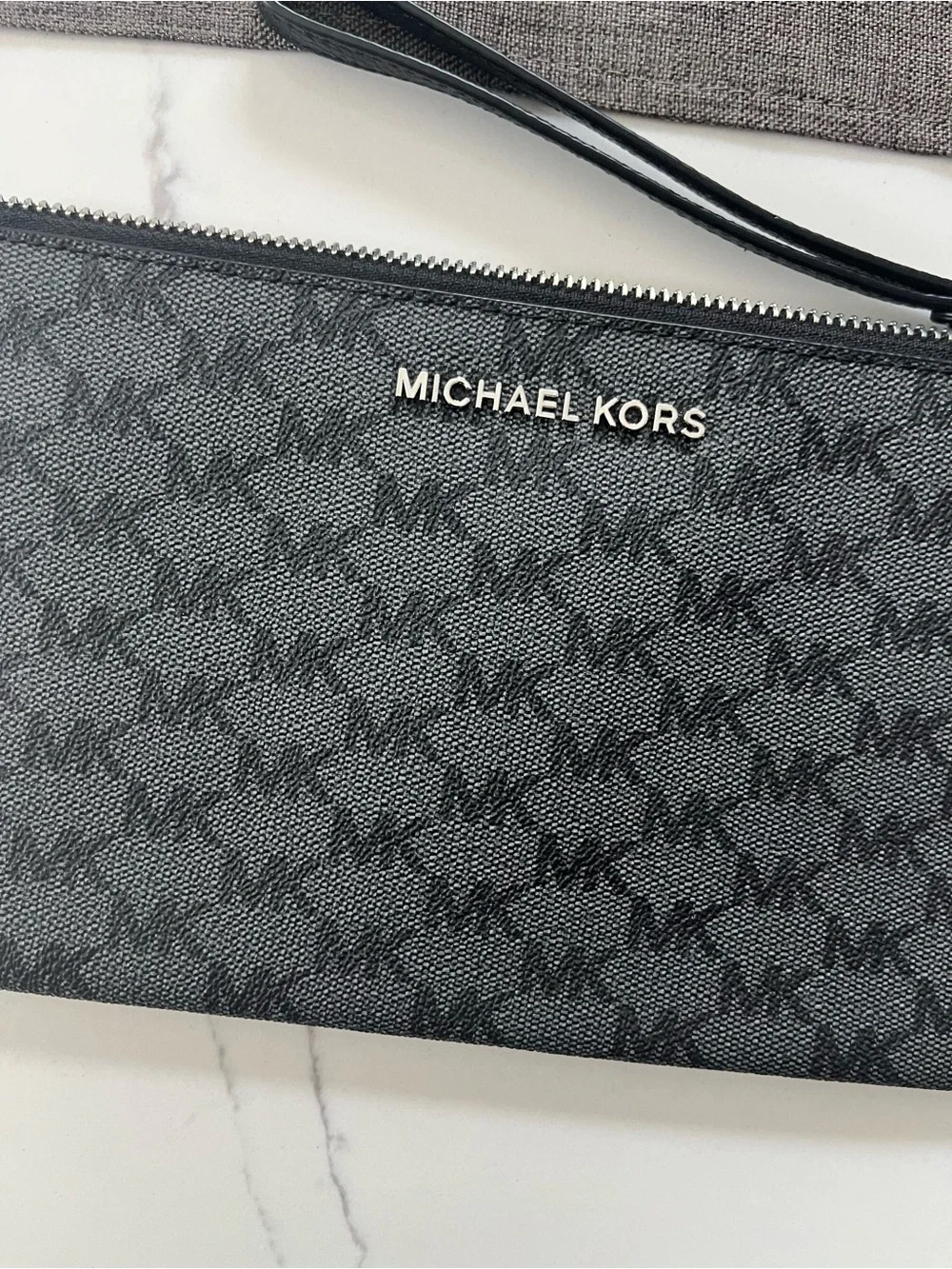 Michael Kors Black/Gray Signature Wristlet Pouch